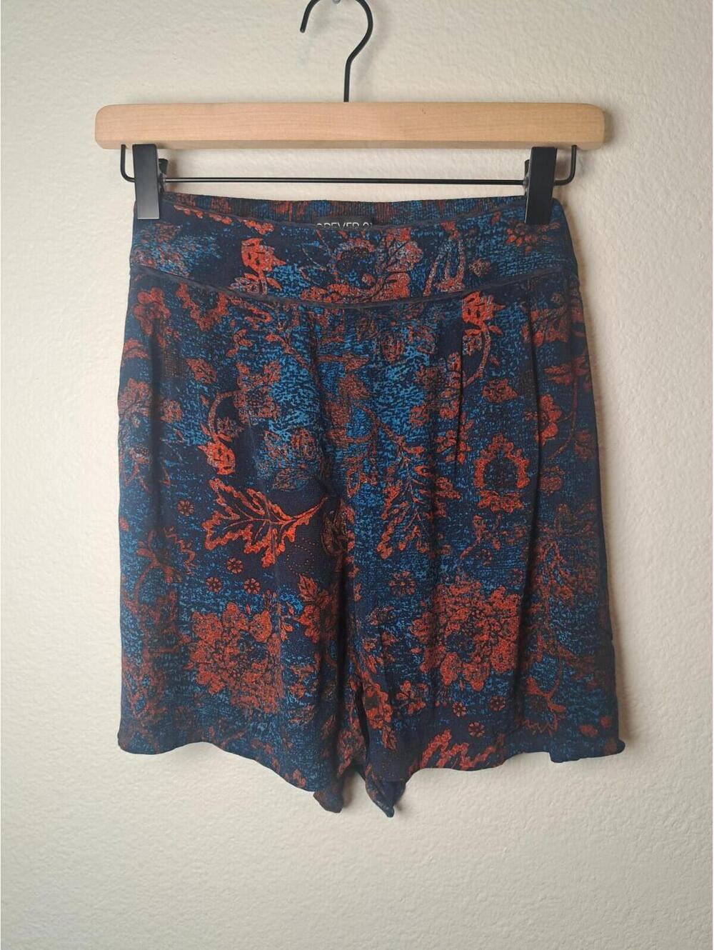 Forever 21 Shorts Womens Plus XL Blue Red High Rise Floral Pull On Lightweight